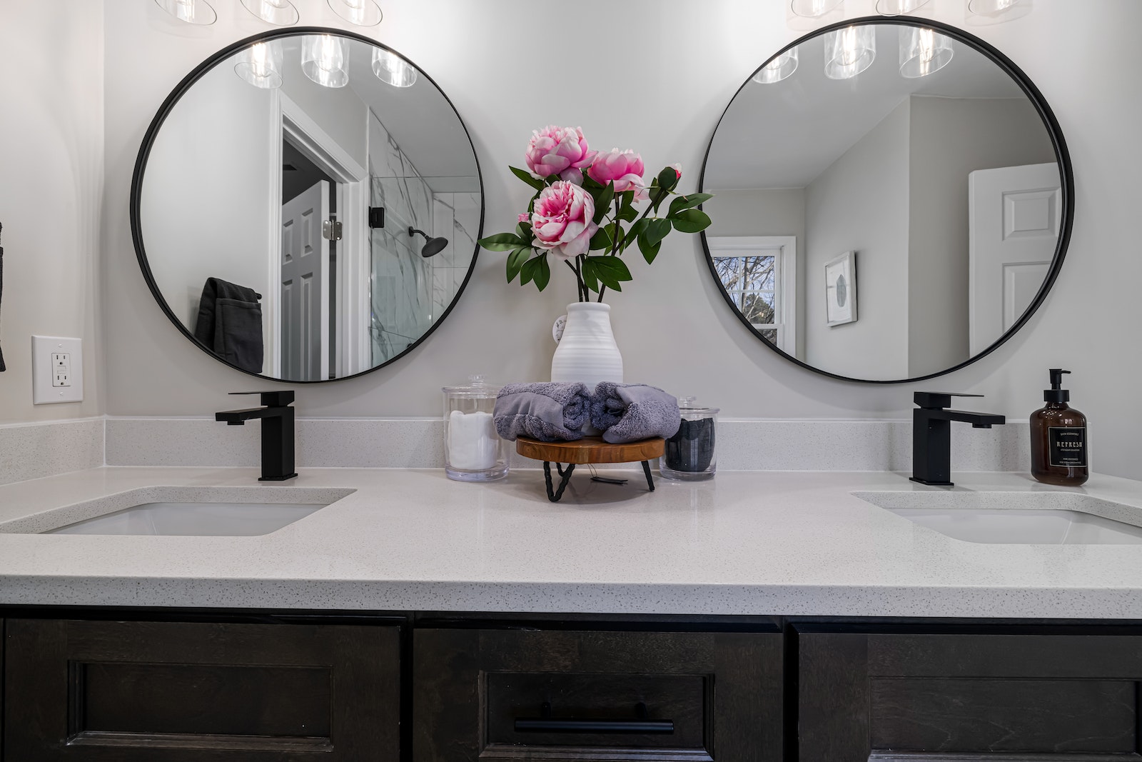 Espejos redondos son una opción elegante, funcional y versátil