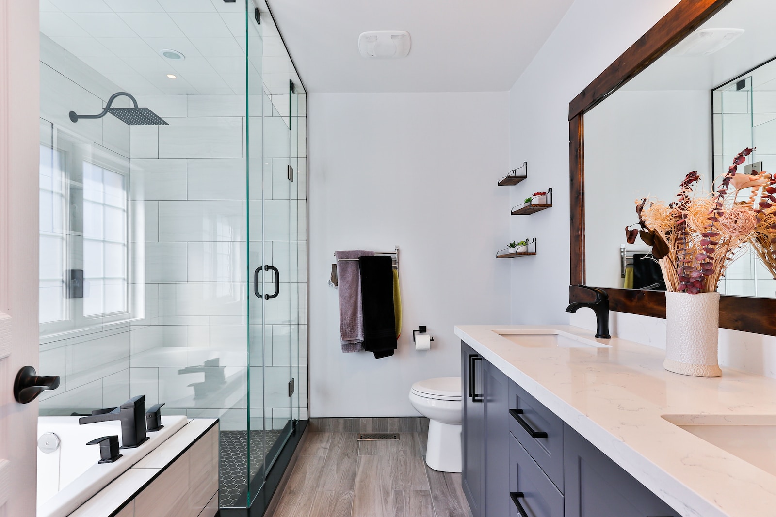 guía completa sobre mamparas de baño te ayudará a elegir la mejor opción para tu espacio